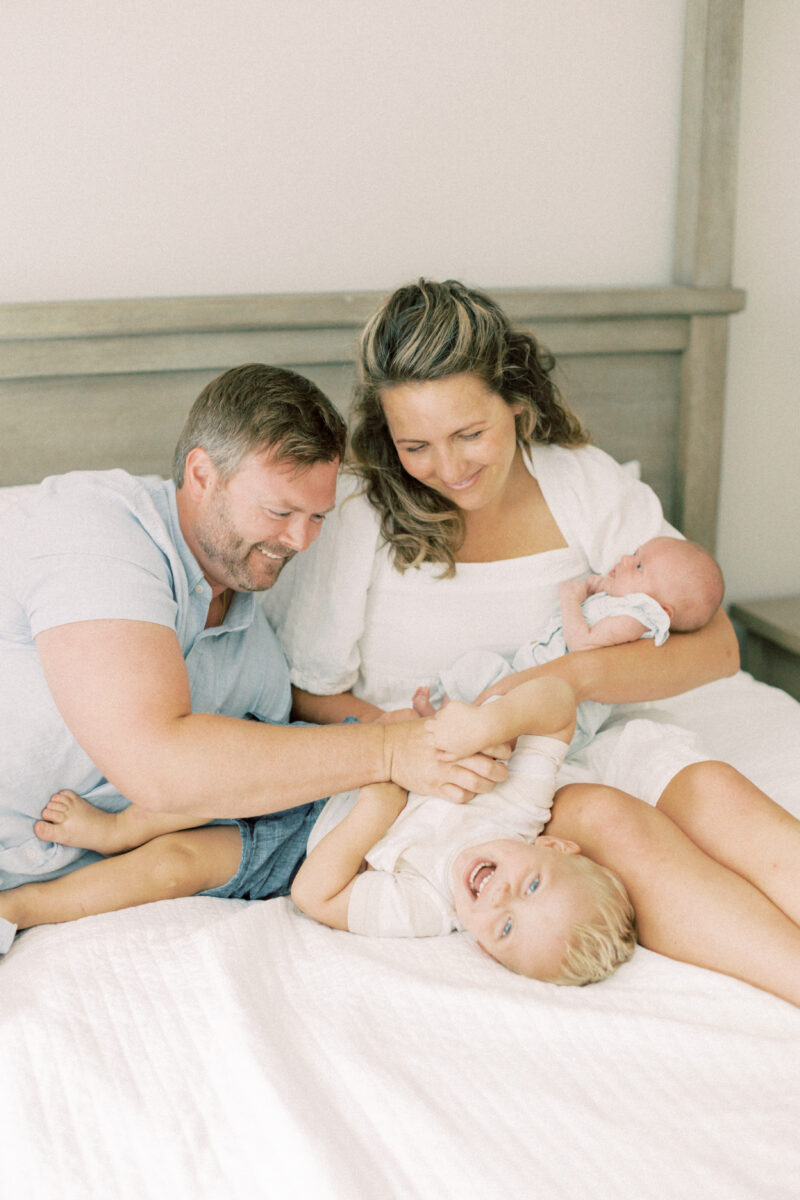 Minnesota Mini Sessions Newborn family photos at home